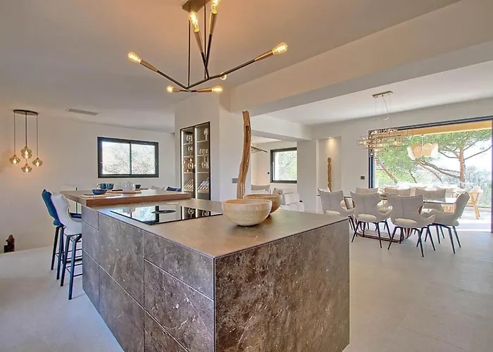 Appartement Vue Mer, Piscine, A Pieds